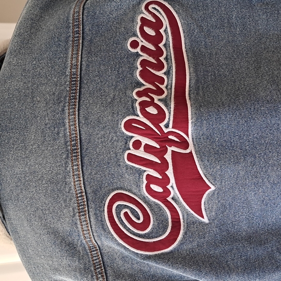 Hollister SHERPA-LINED DENIM TRUCKER JACKET - Picture 4 of 7